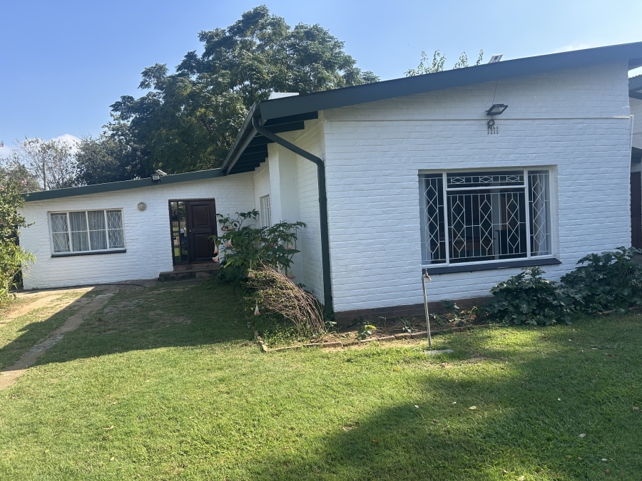 5 Bedroom Property for Sale in Viljoenskroon Free State